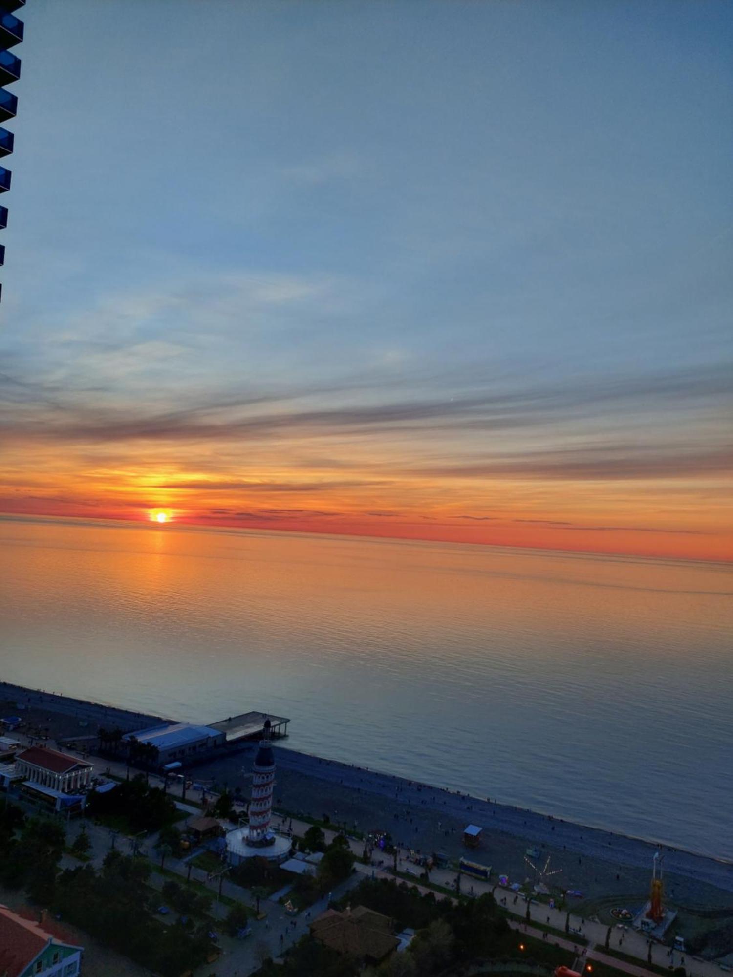 Номера На Высоких Этажах 24,31 Apartman Batumi Kültér fotó