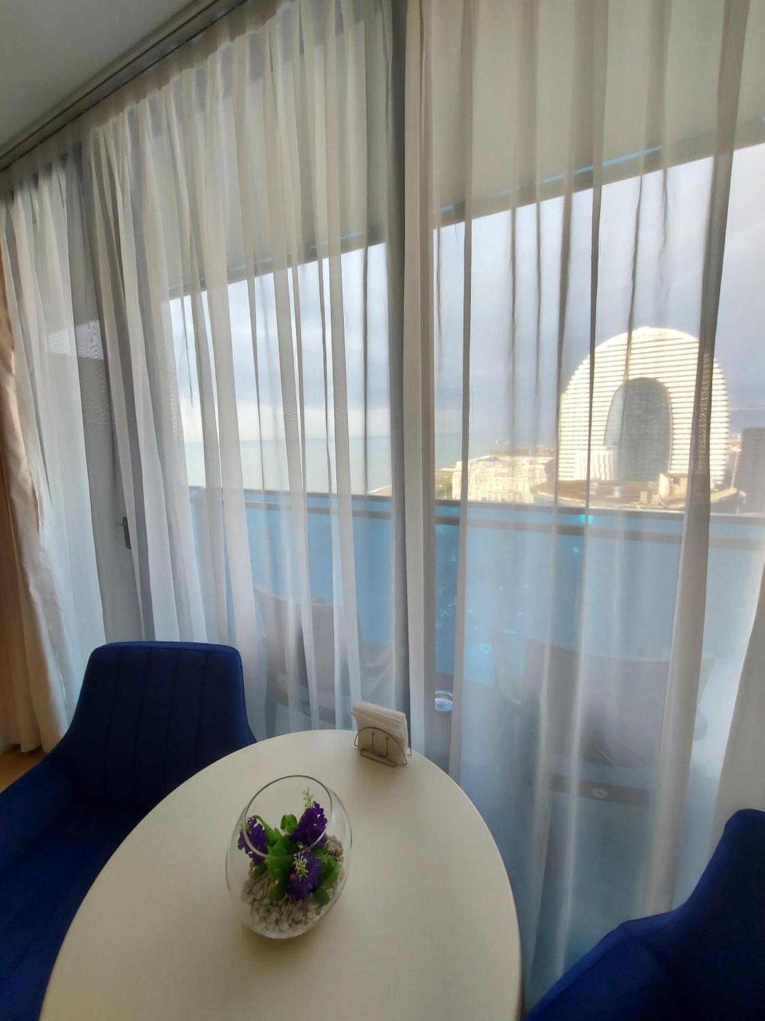 Номера На Высоких Этажах 24,31 Apartman Batumi Szoba fotó
