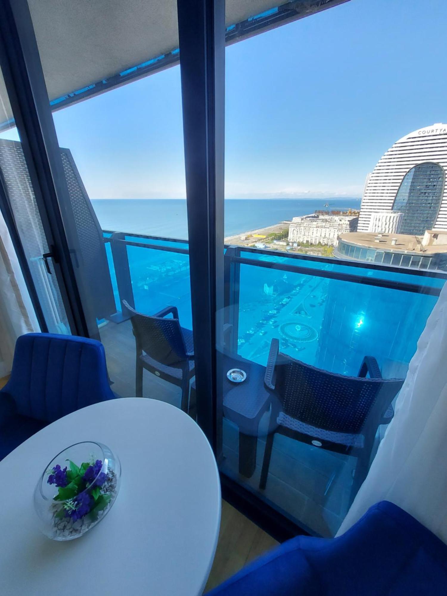 Номера На Высоких Этажах 24,31 Apartman Batumi Szoba fotó