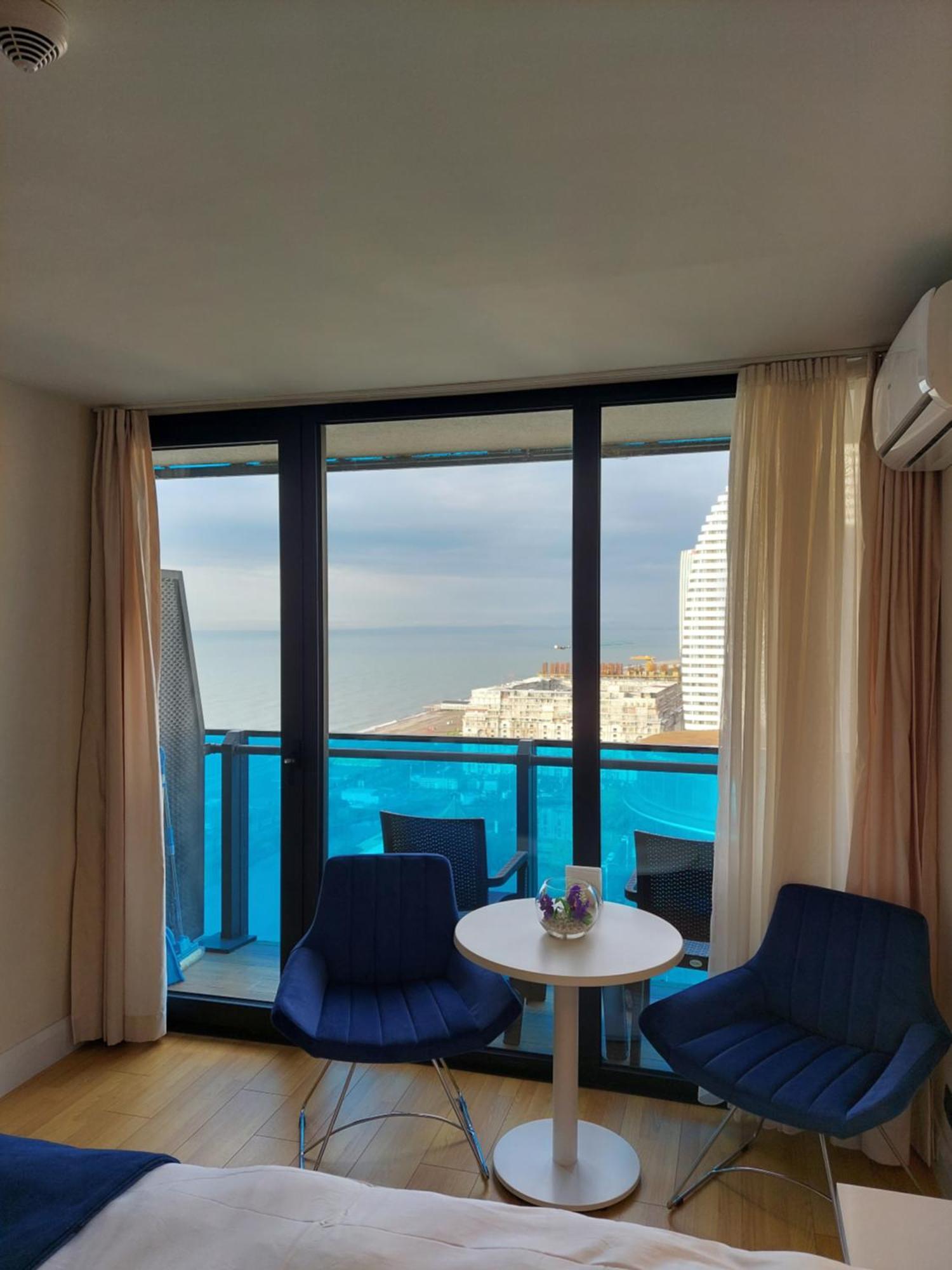 Номера На Высоких Этажах 24,31 Apartman Batumi Szoba fotó